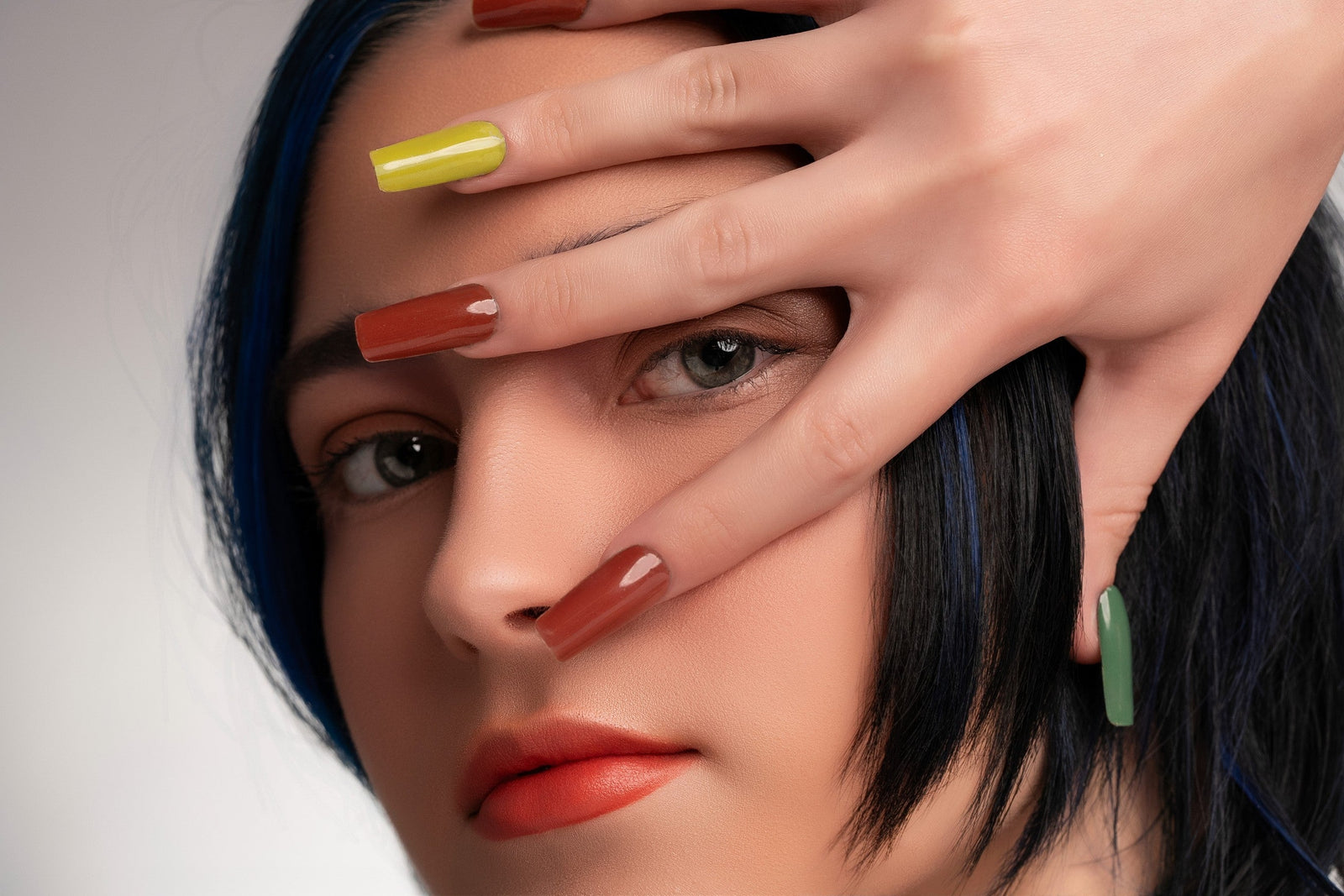 nails-that-change-color-instantly